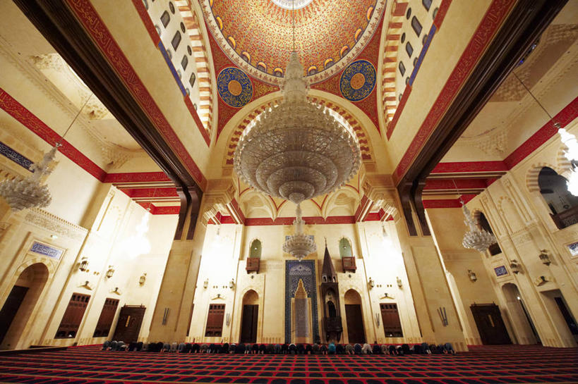 无人,横图,室内,白天,仰视,时尚,绘画,地板,天花板,照明,黎巴嫩,亚洲,阴影,节日,艺术,装饰,光线,影子,柱子,墙,灯光,水晶,地面,首都,文化,吊灯,木地板,水晶灯,壁画,墙壁,墙面,灯,一个,灯具,祈祷,健康,许愿,宗教,信仰,单个,纪念,华丽,修饰,祈求,照亮,点缀,伊斯兰教,照明设备,高贵,清真寺,西亚,水晶吊灯,衬托,美观,雅致,雅观,水晶制品,富丽,华美,黎巴嫩共和国,贝鲁特,平安,画画,彩图,低角度拍摄,水晶石