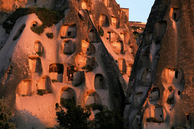 无人,家,横图,室外,白天,正面,度假,美景,日落,山,山脉,植物,城市风光,城市,土耳其,亚洲,房屋,墙,屋子,洞,景观,山峰,晚霞,霞光,落日,山峦,娱乐,楼房,墙壁,墙面,住宅,树,树木,绿色,灰色,自然,黄昏,群山,享受,休闲,景色,彩霞,放松,洞穴,生长,成长,西亚,穴,首府,夕照,薄暮,夕阳,彩图,傍晚,房子,内夫谢希尔,内夫谢希尔省,土耳其共和国,斜阳