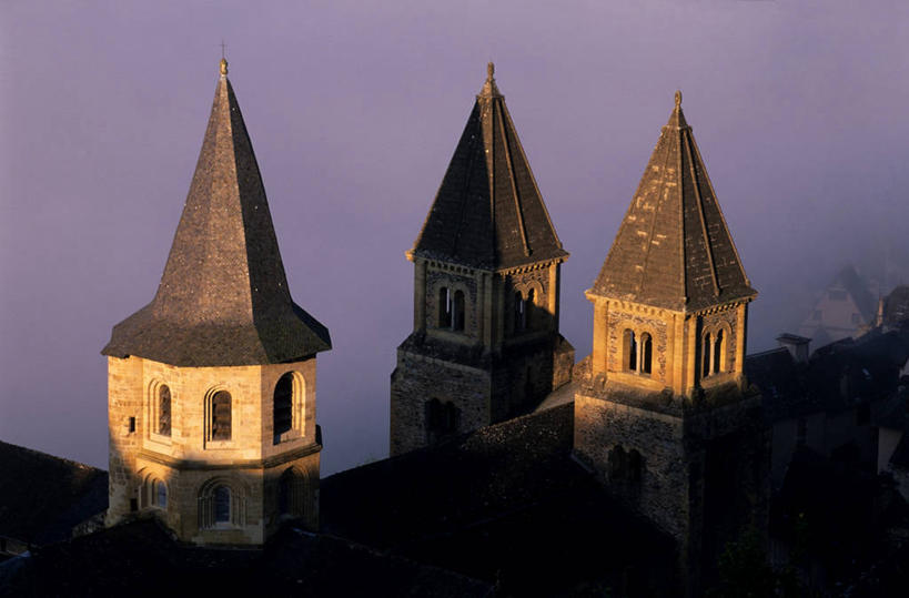 无人,教堂,横图,俯视,室外,白天,旅游,度假,名胜古迹,日落,标志建筑,地标,建筑,法国,欧洲,节日,遗迹,瓦片,墙,屋顶,屋檐,晚霞,霞光,落日,顶棚,古迹,文化,文物,娱乐,建设,古建筑,檐,墙壁,墙面,灰色,黄昏,祈祷,享受,休闲,健康,旅游胜地,彩霞,放松,许愿,宗教,信仰,纪念,祈求,西欧,法兰西,信念,古文明,法兰西共和国,法兰西第五共和国,夕照,薄暮,南部.比利牛斯,阿韦龙省,南部.比利牛斯大区,平安,夕阳,彩图,高角度拍摄,傍晚,大教堂,礼拜堂,孔克,罗德兹区,斜阳