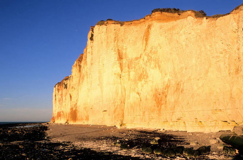无人,横图,室外,白天,正面,旅游,度假,石头,美景,沙滩,法国,欧洲,阴影,光线,沙子,石子,影子,海岸,景观,悬崖,云,云朵,沙地,云彩,娱乐,蓝色,白云,蓝天,天空,阳光,自然,天,享受,休闲,景色,放松,晴朗,西欧,法兰西,自然风光,法兰西共和国,蓝色海岸,法兰西第五共和国,绝壁,普罗旺斯.阿尔卑斯.蓝色海岸,普罗旺斯.阿尔卑斯.蓝色海岸大区,海滩,石块,岩石,晴空,彩图