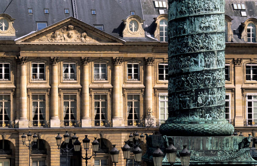 无人,家,横图,室外,白天,正面,旅游,度假,窗户,标志建筑,地标,建筑,路灯,照明,雕塑,法国,巴黎,欧洲,一排,许多,阴影,艺术,整齐,装饰,并列,并排,光线,雕刻,雕像,瓦片,影子,柱子,房屋,墙,屋顶,屋檐,屋子,纪念碑,灯光,褐色,首都,很多,顶棚,娱乐,建设,楼房,石雕,石刻,檐,玻璃窗,墙壁,墙面,住宅,灯,排列,绿色,阳光,石碑,工艺品,享受,休闲,旅游胜地,放松,纪念,照亮,美术,方尖碑,照明设备,西欧,队列,法兰西,主题,平行,陈列,法兰西共和国,功能,美学,法兰西第五共和国,法兰西岛,法兰西岛大区,凡登广场,凡顿广场,凡多姆广场,芳登广场,旺多姆广场,彩图,房子,巴黎省,巴黎市