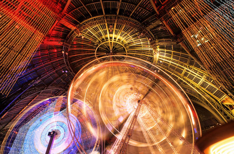 无人,游乐园,横图,彩色,室内,夜晚,长时间曝光,仰视,购物,度假,游戏,消费,美景,天花板,城市风光,城市,霓虹灯,游乐场,法国,巴黎,欧洲,阴影,光线,影子,景观,摩天轮,灯光,七彩,首都,玩,娱乐,光源,霓虹,架子,灯,两个,享受,休闲,景色,放松,游乐设施,活动,支撑,固定,照明设备,西欧,发泄,消遣,智力,法兰西,曝光,香榭丽舍大道,法兰西共和国,费里斯大转轮,氖灯,宣泄,法兰西第五共和国,乐园,主题公园,游艺设施,法兰西岛,爱丽舍田园大街,香榭丽舍大街,巴黎大皇宫,巴黎大皇宫美术馆,法兰西岛大区,玩耍,嬉戏,彩图,低角度拍摄,巴黎省,巴黎市,人造公园,主题乐园