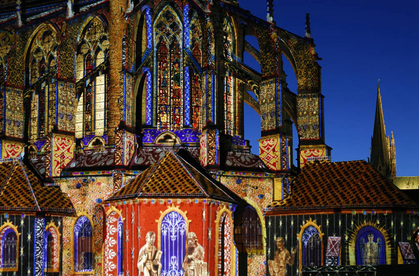 无人,教堂,横图,室外,夜晚,正面,旅游,度假,绘画,名胜古迹,窗户,门,标志建筑,地标,建筑,法国,欧洲,阴影,节日,遗迹,艺术,装饰,光线,影子,墙,屋顶,灯光,顶棚,古迹,文化,文物,娱乐,建设,古建筑,玻璃窗,壁画,墙壁,墙面,门框,祈祷,享受,休闲,健康,旅游胜地,放松,许愿,宗教,信仰,纪念,华丽,修饰,祈求,点缀,西欧,法兰西,信念,古文明,法兰西共和国,衬托,美观,雅致,雅观,法兰西第五共和国,厄尔.卢瓦尔省,沙特尔,沙特尔大教堂,沙特尔圣母大教堂,夏特尔大教堂,平安,画画,彩图,大教堂,礼拜堂