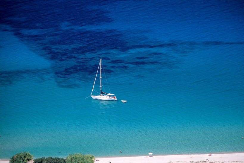 帆船,无人,横图,俯视,航拍,室外,白天,旅游,度假,草地,草坪,海浪,海洋,美景,沙滩,植物,船,法国,欧洲,一艘,阴影,波纹,飞溅,溅,光线,沙子,液体,影子,海岸,景观,浪花,水滴,沙地,娱乐,水珠,草,绿色,水纹,阳光,自然,海水,船尾波,交通工具,波浪,享受,休闲,景色,放松,科西嘉,科西嘉岛,西欧,鸟瞰,喷洒,法兰西,自然风光,载具,海景,法兰西共和国,法兰西第五共和国,科西嘉大区,大海,风浪,海,海水的波动,海滩,近岸浪,涌浪,彩图,高角度拍摄,上科西嘉