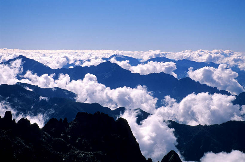 无人,横图,俯视,航拍,室外,白天,旅游,度假,美景,山,山脉,法国,欧洲,阴影,光线,影子,景观,山峰,云,云朵,云海,山峦,云层,云彩,娱乐,蓝色,白云,蓝天,天空,阳光,自然,群山,天,享受,休闲,景色,放松,晴朗,科西嘉,科西嘉岛,西欧,鸟瞰,法兰西,自然风光,法兰西共和国,法兰西第五共和国,科西嘉大区,自然景观,晴空,彩图,高角度拍摄,上科西嘉