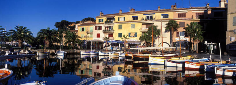 无人,家,码头,横图,室外,白天,正面,度假,海浪,海洋,美景,植物,窗户,城市风光,城市,港口,船,法国,欧洲,一排,许多,阴影,整齐,并列,并排,光线,影子,房屋,墙,屋子,景观,浪花,木船,很多,娱乐,楼房,玻璃窗,墙壁,墙面,住宅,树,树木,排列,黄色,蓝色,绿色,倒影,蓝天,天空,阳光,自然,海水,交通工具,天,享受,休闲,景色,放松,生长,晴朗,成长,倒映,舟,西欧,队列,法兰西,载具,平行,海景,瓦尔省,游艇码头,万里无云,法兰西共和国,法兰西第五共和国,反照,普罗旺斯.阿尔卑斯.蓝色海岸,普罗旺斯.阿尔卑斯.蓝色海岸大区,大海,风浪,海,海水的波动,近岸浪,涌浪,晴空,晴空万里,彩图,房子,摆渡口,埠头,渡口,渡头,港湾,海港,口岸,滨海萨纳里,土伦区