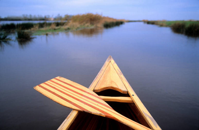 无人,横图,室外,白天,正面,旅游,度假,草地,草坪,河流,美景,水,植物,船,法国,欧洲,一艘,阴影,光线,影子,河水,景观,水流,木船,娱乐,草,一个,蓝色,绿色,倒影,蓝天,天空,阳光,自然,交通工具,天,享受,休闲,景色,放松,晴朗,单个,桨,倒映,舟,西欧,法兰西,自然风光,载具,万里无云,法兰西共和国,卢瓦尔河地区,法兰西第五共和国,反照,卢瓦尔,卢瓦尔大区,卢瓦尔河大区,旺代省,晴空,晴空万里,彩图