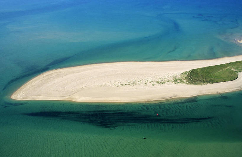 无人,横图,俯视,航拍,室外,白天,旅游,度假,草地,草坪,海浪,海洋,美景,沙滩,植物,法国,欧洲,阴影,光线,沙子,影子,海岸,景观,浪花,沙地,娱乐,草,蓝色,绿色,阳光,自然,海水,享受,休闲,景色,放松,西欧,鸟瞰,法兰西,自然风光,海景,法兰西共和国,法兰西第五共和国,下诺曼底,下诺曼底大区,芒什省,大海,风浪,海,海水的波动,海滩,近岸浪,涌浪,彩图,高角度拍摄,莱赛