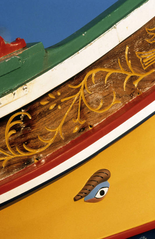 无人,竖图,室外,特写,白天,仰视,船,欧洲,马耳他,一艘,阴影,光线,影子,木船,蓝色,蓝天,天空,阳光,交通工具,天,晴朗,舟,载具,万里无云,马耳他共和国,晴空,晴空万里,彩图,低角度拍摄