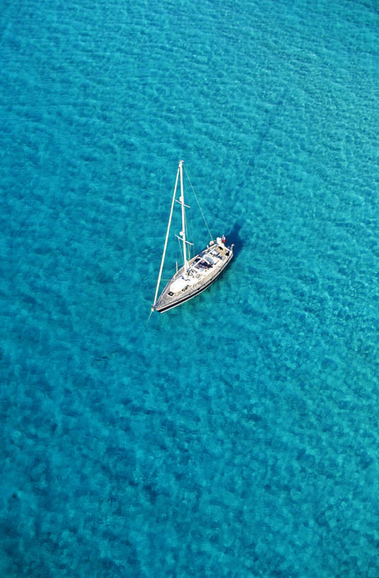 帆船,无人,竖图,俯视,航拍,室外,白天,旅游,度假,海浪,海洋,美景,船,法国,欧洲,一艘,阴影,光线,影子,景观,浪花,娱乐,阳光,自然,海水,交通工具,享受,休闲,景色,放松,科西嘉,科西嘉岛,西欧,鸟瞰,法兰西,自然风光,载具,海景,法兰西共和国,法兰西第五共和国,科西嘉大区,大海,风浪,海,海水的波动,近岸浪,涌浪,彩图,高角度拍摄,上科西嘉