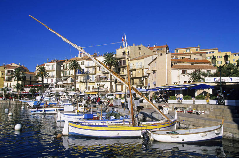 帆船,无人,家,码头,横图,室外,白天,正面,度假,海浪,海洋,美景,植物,城市风光,城市,港口,船,棕榈树,叶子,法国,欧洲,停靠,阴影,光线,影子,房屋,屋子,景观,浪花,公寓,绿叶,娱乐,洋房,楼房,住宅,树,树木,蓝色,绿色,蓝天,天空,阳光,自然,海水,交通工具,天,享受,休闲,嫩叶,景色,放松,生长,晴朗,成长,科西嘉,科西嘉岛,西欧,停泊,法兰西,载具,海景,棕榈叶,万里无云,法兰西共和国,法兰西第五共和国,科西嘉大区,卡尔维,叶,叶片,大海,风浪,海,海水的波动,近岸浪,涌浪,晴空,晴空万里,棕树,棕榈,彩图,房子,摆渡口,埠头,渡口,渡头,港湾,海港,货运码头,口岸,商港,上科西嘉