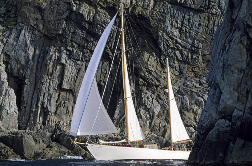 帆船,无人,横图,室外,白天,正面,旅游,度假,海浪,海洋,石头,美景,船,法国,欧洲,一艘,阴影,光线,石子,影子,景观,浪花,悬崖,娱乐,阳光,自然,海水,交通工具,享受,休闲,景色,放松,科西嘉,科西嘉岛,西欧,法兰西,自然风光,载具,海景,法兰西共和国,法兰西第五共和国,绝壁,南科西嘉,南科西嘉省,科西嘉大区,大海,风浪,海,海水的波动,近岸浪,石块,岩石,涌浪,彩图