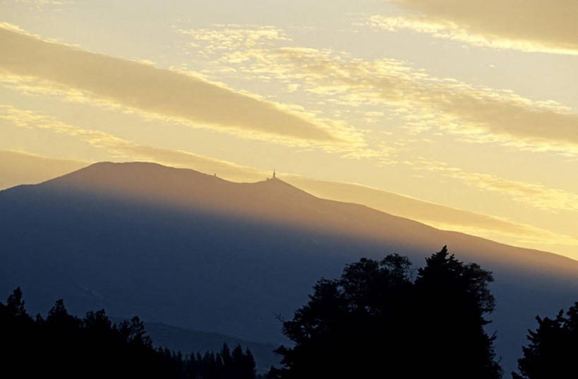 无人,横图,室外,白天,正面,旅游,度假,美景,日落,山,山脉,植物,法国,欧洲,阿尔卑斯山,景观,山顶,山峰,晚霞,霞光,落日,山峦,背光,娱乐,树,树木,绿色,自然,黄昏,群山,享受,休闲,景色,彩霞,放松,生长,成长,西欧,沃克吕兹省,法兰西,自然风光,逆光,阿尔卑斯山脉,法兰西共和国,冯杜山,法兰西第五共和国,颠峰,极峰,夕照,薄暮,普罗旺斯.阿尔卑斯.蓝色海岸,夕阳,彩图,傍晚,斜阳