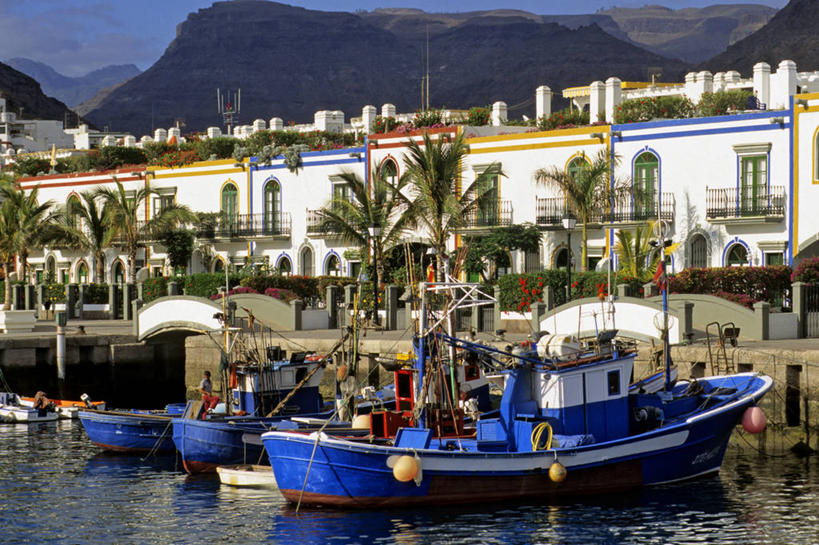 无人,家,横图,室外,白天,正面,度假,海浪,海洋,石头,美景,沙滩,山,山脉,植物,城市风光,城市,船,棕榈树,叶子,西班牙,非洲,阴影,光线,沙子,石子,影子,房屋,屋子,海岸,景观,浪花,山峰,云,云朵,公寓,木船,绿叶,沙地,山峦,云彩,娱乐,洋房,楼房,住宅,树,树木,蓝色,绿色,白云,蓝天,天空,阳光,自然,海水,交通工具,群山,天,享受,休闲,嫩叶,景色,放松,生长,晴朗,成长,舟,加纳利群岛,载具,加那利群岛,海景,棕榈叶,西班牙王国,阿非利加洲,海外领地,大加那利岛,拉斯帕尔马斯省,叶,叶片,大海,风浪,海,海水的波动,海滩,近岸浪,石块,岩石,涌浪,晴空,棕树,棕榈,彩图,房子