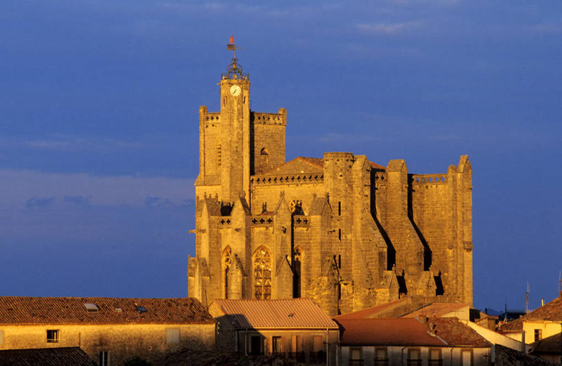 无人,家,教堂,横图,室外,白天,正面,旅游,度假,名胜古迹,日落,标志建筑,地标,建筑,法国,欧洲,阴影,节日,遗迹,光线,影子,房屋,屋子,晚霞,霞光,落日,灯光,古迹,文化,文物,娱乐,建设,古建筑,楼房,住宅,黄昏,祈祷,享受,休闲,健康,旅游胜地,彩霞,放松,许愿,宗教,信仰,纪念,祈求,基督教,西欧,天主教,法兰西,信念,古文明,法兰西共和国,法兰西第五共和国,夕照,薄暮,埃罗,朗格多克.鲁西永,埃罗省,朗格多克.鲁西永大区,平安,夕阳,彩图,傍晚,房子,大教堂,礼拜堂,斜阳,卡佩斯唐