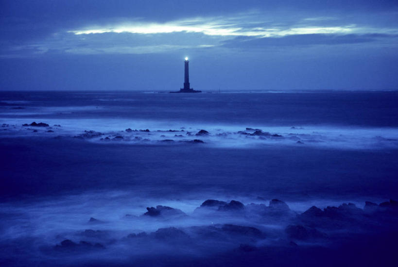 无人,横图,室外,白天,正面,旅游,度假,海浪,海洋,美景,雾,道路,法国,欧洲,阴影,朦胧,模糊,光线,信息,影子,景观,浪花,灯光,灯塔,交通,方向,娱乐,自然,海水,享受,休闲,景色,放松,引导,指引,迷雾,西欧,法兰西,自然风光,海景,法兰西共和国,法兰西第五共和国,航标,下诺曼底,下诺曼底大区,芒什省,大海,风浪,海,海水的波动,近岸浪,涌浪,大雾,彩图,导航,科唐坦半岛