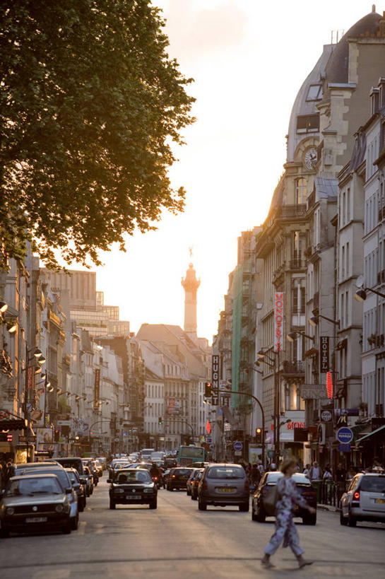 无人,家,竖图,室外,白天,仰视,旅游,度假,日落,植物,标志建筑,道路,地标,建筑,路,公路,法国,巴黎,欧洲,柱子,房屋,屋子,晚霞,霞光,落日,公寓,分界线,停车线,交通,首都,娱乐,建设,洋房,楼房,住宅,树,树木,绿色,自然,黄昏,享受,休闲,旅游胜地,彩霞,放松,生长,成长,车行道,车行道分界线,西欧,法兰西,标线,车行线,法兰西共和国,法兰西第五共和国,法兰西岛,夕照,薄暮,巴士底狱,法兰西岛大区,夕阳,马路,彩图,低角度拍摄,傍晚,房子,巴黎省,巴黎市,斜阳