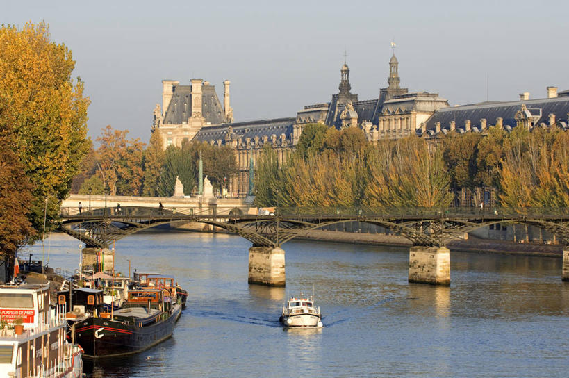 无人,家,横图,室外,白天,正面,旅游,度假,河流,名胜古迹,水,植物,标志建筑,地标,建筑,轮船,桥梁,船,法国,巴黎,欧洲,阴影,波纹,飞溅,遗迹,溅,光线,液体,影子,房屋,屋子,河水,水滴,水流,公寓,桥,首都,古迹,文物,娱乐,建设,古建筑,石桥,洋房,楼房,拱桥,住宅,水珠,树,树木,蓝色,绿色,倒影,蓝天,水纹,天空,阳光,自然,船尾波,交通工具,波浪,天,享受,休闲,旅游胜地,放松,拱形,生长,晴朗,成长,人行桥,石拱桥,倒映,西欧,喷洒,法兰西,载具,塞纳河,古文明,万里无云,法兰西共和国,法兰西第五共和国,法兰西岛,反照,法兰西岛大区,巴黎艺术桥,艺术桥,晴空,晴空万里,彩图,房子,巴黎省,巴黎市