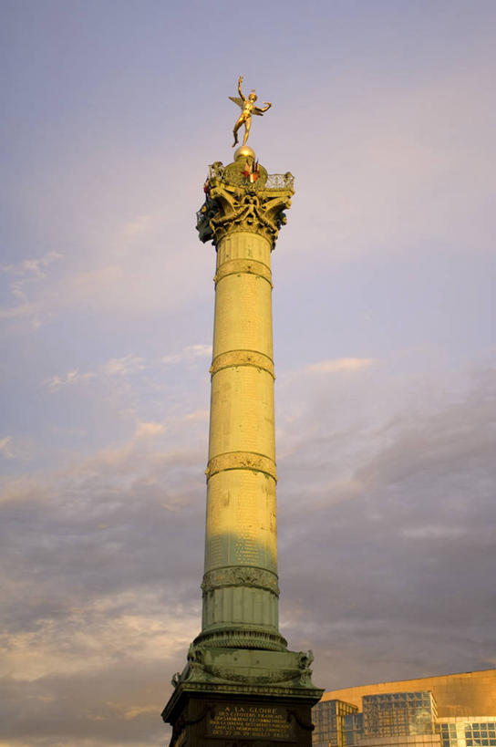 无人,竖图,室外,白天,仰视,旅游,度假,标志建筑,地标,建筑,剧院,雕塑,法国,巴黎,欧洲,阴影,艺术,装饰,光线,雕刻,雕像,影子,柱子,云,云朵,歌剧院,首都,云彩,娱乐,建设,石雕,蓝色,白云,蓝天,天空,阳光,工艺品,天,享受,休闲,旅游胜地,放松,晴朗,纪念,美术,西欧,法兰西,主题,陈列,法兰西共和国,歌剧,功能,美学,法兰西第五共和国,法兰西岛,法兰西岛大区,晴空,彩图,低角度拍摄,剧场,巴士底歌剧院,巴黎省,巴黎市,巴士底广场