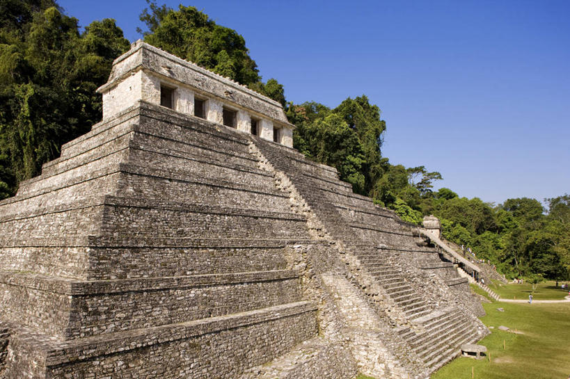 无人,横图,室外,白天,正面,旅游,度假,草地,草坪,名胜古迹,树林,植物,地标,墨西哥,阴影,遗迹,光线,三角形,影子,古迹,历史,文物,娱乐,古建筑,草,树,树木,蓝色,绿色,蓝天,天空,阳光,自然,天,享受,休闲,旅游胜地,金字塔,放松,生长,晴朗,成长,北美,陵墓,北美洲,玛雅金字塔,美洲,古文明,万里无云,帕伦克,恰帕斯,恰帕斯州,方锥形,北亚美利加洲,亚美利加洲,墨西哥合众国,仙人掌王国,玛雅神庙,帕伦克金字塔,晴空,晴空万里,彩图,标志性建筑