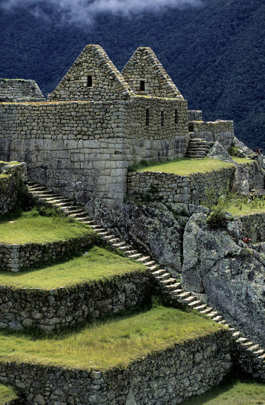 无人,竖图,室外,白天,正面,旅游,度假,名胜古迹,山,山脉,楼梯,标志建筑,地标,建筑,秘鲁,一排,阴影,遗迹,整齐,并列,并排,光线,影子,阶梯,山峰,山峦,古迹,文物,娱乐,建设,古建筑,废墟,台阶,排列,阳光,群山,享受,休闲,旅游胜地,南美,放松,南美洲,拉丁美洲,队列,美洲,平行,古文明,秘鲁共和国,马丘比丘,亚美利加洲,南亚美利加洲,玉米之仓,马丘比丘遗址,失落之城,印加帝国,库斯科省,彩图,库斯科大区