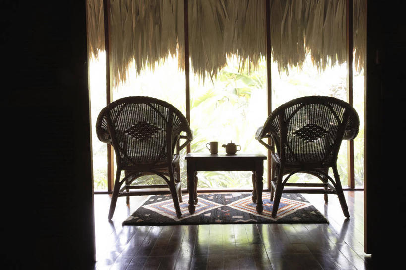 无人,家,横图,室内,白天,正面,地毯,门,桌子,静物,椅子,伯利兹,装饰,编织,木制,手工艺品,房屋,木椅,墙,屋子,织物,茶几,楼房,墙壁,墙面,住宅,木制品,工艺品,门框,两只,华丽,修饰,点缀,中美洲,美洲,亚美利加洲,衬托,美观,雅致,雅观,中美,中亚美利加洲,彩图,房子