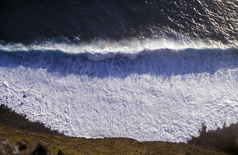 无人,横图,俯视,室外,白天,旅游,度假,海浪,海洋,美景,沙滩,复活节岛,智利,阴影,光线,沙子,影子,海岸,景观,浪花,沙地,娱乐,阳光,自然,海水,享受,休闲,景色,南美,放松,南美洲,拉丁美洲,自然风光,美洲,海景,复活节岛石像,亚美利加洲,南亚美利加洲,复活岛,智利共和国,复活岛巨人像,复活岛巨石人像,摩艾像,大海,风浪,海,海水的波动,海滩,近岸浪,涌浪,彩图,高角度拍摄