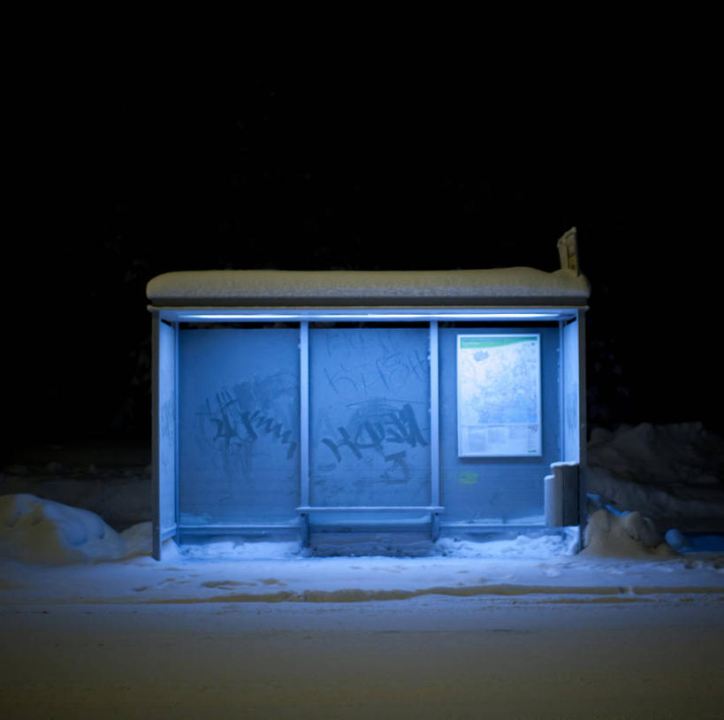 无人,方图,室外,夜晚,正面,雪,路边,冬天,公共交通,寒冷,摄影,照亮,埃斯波,彩图,公共汽车站