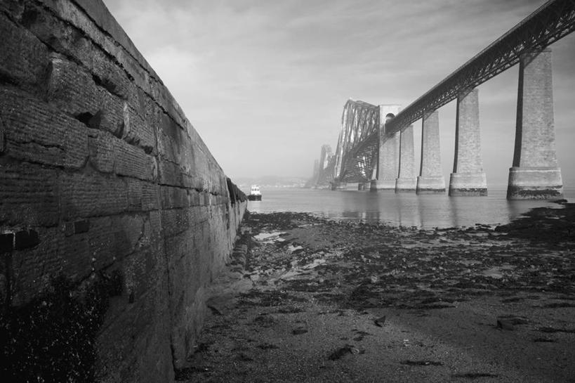 无人,横图,黑白,室外,白天,雾,建筑,路,铁路,柱子,墙,河岸,轨道,交通,铁轨,首都,联系,苏格兰,运输,摄影,爱丁堡,悬臂桥