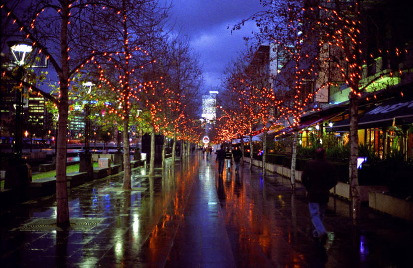 横图,室外,白天,消失点,夜生活,多云,城市,澳大利亚,行人,装饰,反射,摄影,木板路,照亮,墨尔本,步行,彩图,林荫大道