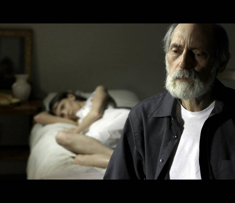 成年人,老年人,脸,头,脸颊,两个人,横图,室内,拒绝,床,卧室,美国,睡衣,服装,分离,肩膀,衣服,思考,摄影,服饰,失望,衣着,穿着,家居服,维吉尼亚,寝衣,无望,衣饰,温彻斯特,老年男性,男人,男性,年轻女性,年轻人,头部,脸部,脸蛋,面部,彩图