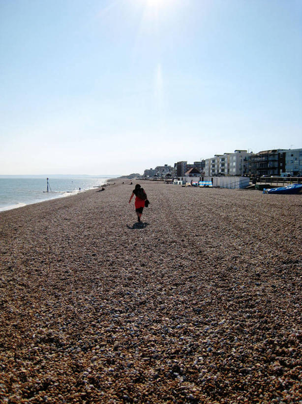 成年人,一个人,竖图,室外,镜头眩光,度假,海洋,太阳,英国,欧洲,仅一个女性,阴影,水平线,英格兰,背面,天空,摄影,西欧,大不列颠,耀斑,大不列颠及北爱尔兰联合王国,大不列颠及爱尔兰联合王国,萨塞克斯,萨塞克斯郡,苏塞克斯,东萨塞克斯郡,女人,海滩,步行,大不列颠王国,大英帝国,联合王国,日不落帝国,独处