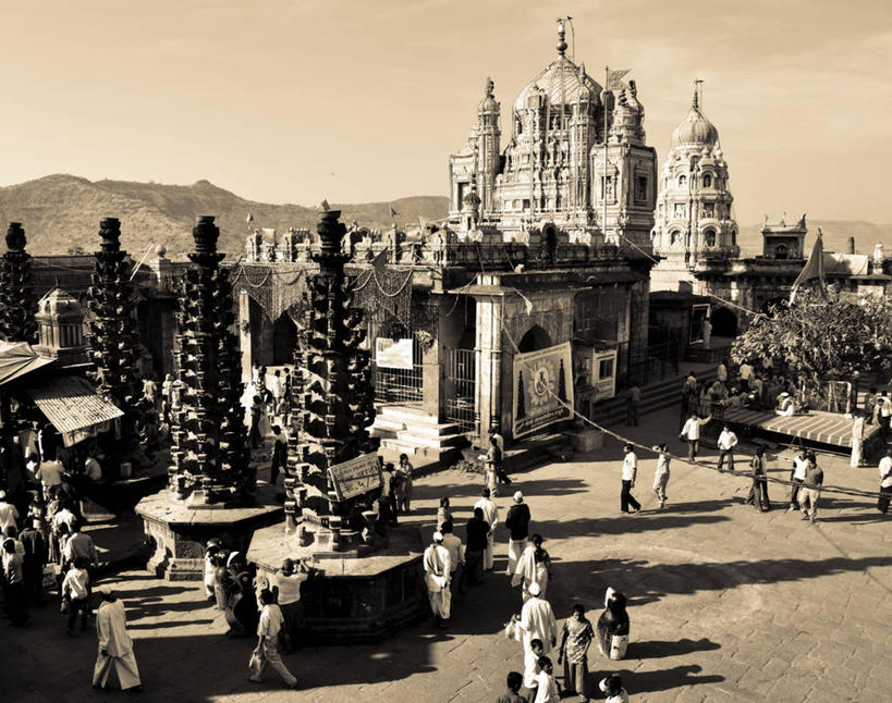 横图,俯视,室外,白天,山脉,城市,建筑,印度,阴影,地平线,辽阔,地面,宏伟,历史,广阔,摄影,宗教,一望无际,延伸,印度文化,天地相交,无边无际,一马平川,灵性,马哈拉施特拉邦,浦那,彩图,高角度拍摄,过去