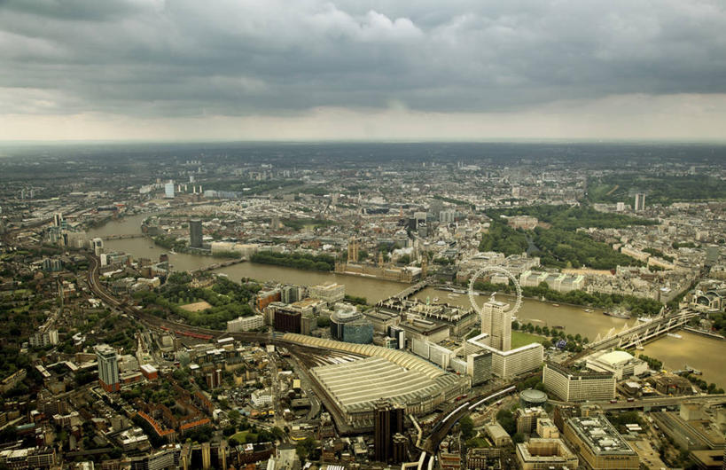 无人,横图,俯视,航拍,室外,白天,度假,美景,多云,城市风光,城市,英国,欧洲,伦敦,地平线,景观,乌云,辽阔,地面,首都,娱乐,泰晤士河,享受,休闲,广阔,景色,放松,摄影,一望无际,西欧,鸟瞰,延伸,大不列颠,大不列颠及北爱尔兰联合王国,大不列颠及爱尔兰联合王国,天地相交,雾都,无边无际,一马平川,彩图,高角度拍摄,滑铁卢车站,兰贝斯区,大不列颠王国,大英帝国,联合王国,日不落帝国,伦敦滑铁卢火车站