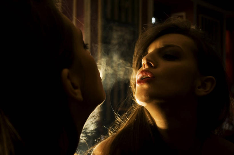 成年人,一个人,无人,吸烟,横图,室内,特写,镜子,日光,仅一个年轻女性,仅一个女性,仅一个人,反射,烟,摄影,头像,享乐,剪影,塞尔维亚,年轻女性,女人,女性,年轻人,彩图,诺维萨德