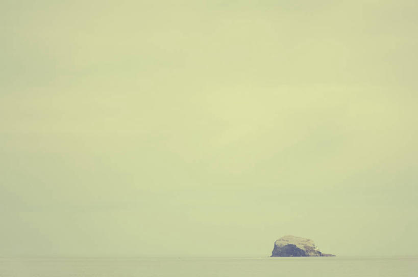 无人,横图,室外,白天,留白,神秘,雾,英国,地形,一个,黄色,绿色,摄影,单个,岩石,彩图