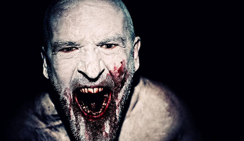 西方人,成年人,中年人,老年人,脸,头,脸颊,一个人,横图,特写,夜晚,英国,欧洲,欧洲人,仅一个男性,仅一个人,仅一个中年男性,黑色背景,肩膀,张嘴,万圣节,血液,人体,摄影,怪异,死亡,恐怖,肖像,张大嘴巴,饥饿,邪恶,殒命,灭亡,惊骇,男人,男性,中年男性,白种人,头部,脸部,脸蛋,面部,张开嘴,彩图,影棚拍摄,饿,大脑边缘系统