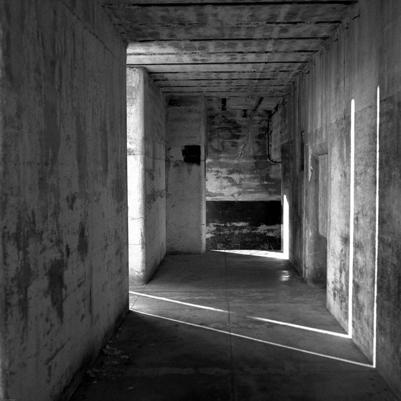 无人,竖图,黑白,室内,白天,神秘,建筑,日光,美国,废弃,阴影,墙,历史,废墟,摄影,报废,废物,要塞,透视图,丢弃,放弃,抛弃,摈弃,屏弃,摈斥,摒除,过去