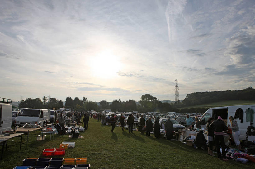 横图,室外,白天,留白,购物,消费,草坪,太阳,汽车,英国,田地,云,市场,面包车,许多人,一群人,摄影,购买,贩卖,赫特福德郡,彩图