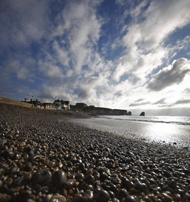 无人,竖图,室外,特写,白天,仰视,海洋,英国,云,风景,鹅卵石,摄影,宁静,怀特岛,海滩,彩图,低角度拍摄