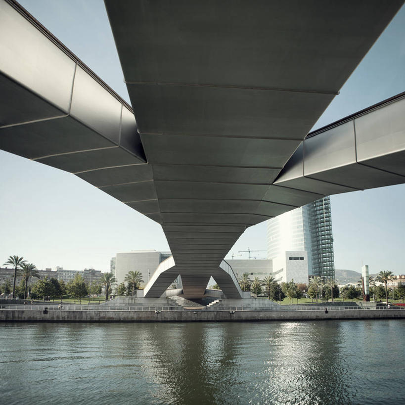 无人,方图,室外,白天,仰视,河流,城市,西班牙,河岸,桥,联系,现代,运输,摄影,高架道路,毕尔巴鄂,比斯开省,彩图,低角度拍摄