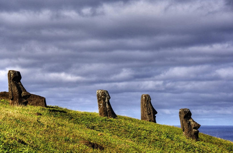 无人,公园,横图,室外,白天,山,多云,复活节岛,智利,雕像,宏伟,草,南美,摄影,南美洲,国家公园,拉丁美洲,美洲,复活节岛石像,波利尼西亚,摩艾石像,亚美利加洲,南亚美利加洲,复活岛,智利共和国,古代文明,摩艾像,拉帕.努伊国家公园,拉帕努伊国家公园,波利尼西亚群岛,彩图,复活节岛人像,赫布亚岛,拉帕努伊岛,毛埃石像,摩阿仪,摩埃石像,莫阿伊,帕赛兰,伊斯特岛
