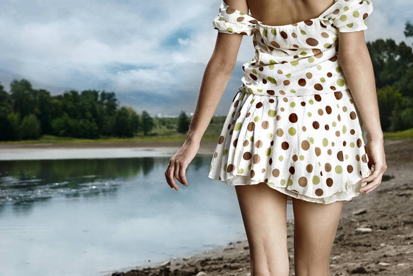 成年人,一个人,横图,室外,白天,性感,湖,多云,哈萨克斯坦,仅一个年轻女性,仅一个女性,仅一个人,圆点,河岸,树,背面,摄影,苗条,阿拉木图,尤物,年轻女性,女人,女性,年轻人,步行,彩图,太阳裙