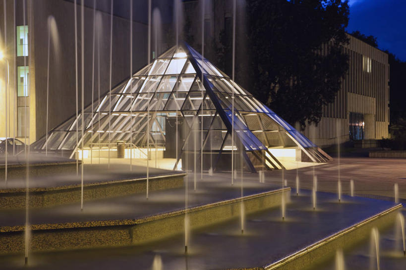 无人,横图,室外,夜晚,长时间曝光,建筑,喷泉,拉脱维亚,喷,飞溅,溅,首都,摄影,照亮,会议中心,里加,彩图