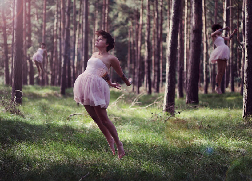 西方人,成年人,一个人,横图,室外,童话故事,重复,森林,英国,欧洲,欧洲人,仅一个年轻女性,仅一个女性,仅一个人,半空,飞,草,树干,赤脚,幻想,摄影,宁静,仙女,薄纱,小精灵,抹胸裙,年轻女性,女人,女性,白种人,年轻人,闭着眼睛,彩图,短发