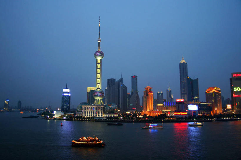 无人,横图,室外,夜晚,旅游,天际线,建筑,摩天大楼,上海,黄浦江,外滩,摄影,照亮,中国文化,市区,观光船,金融区,彩图,东方明珠塔