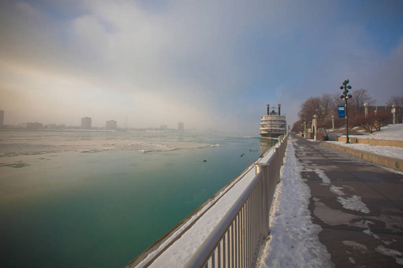 无人,横图,室外,白天,雪,建筑,美国,篱笆,云,天空,自然,寒冷,运输,摄影,宁静,北美,北美洲,美洲,北亚美利加洲,亚美利加洲,密歇根,密歇根州,貂熊州,狼獾之州,狼獾州,底特律,彩图,美利坚合众国,底特律河,明轮船