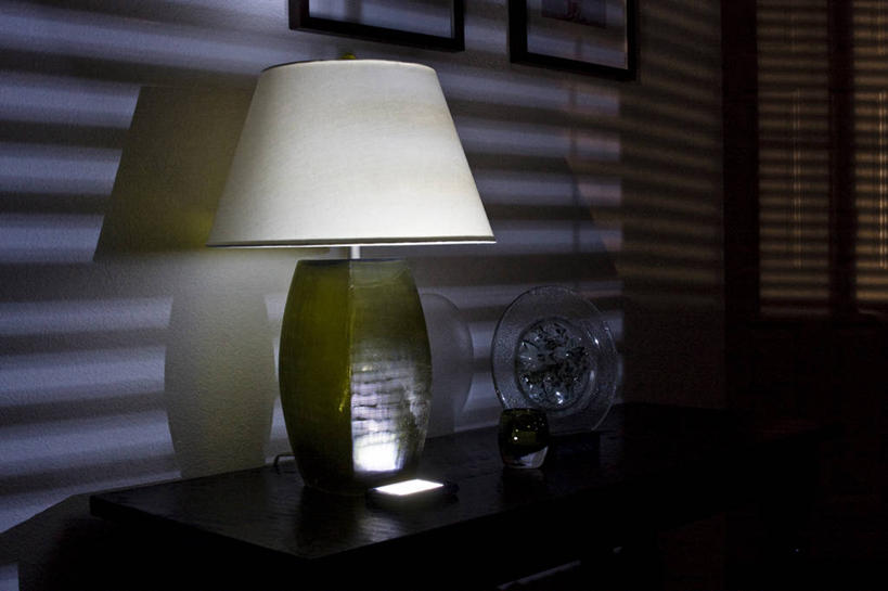 无人,横图,室内,夜晚,通讯,桌子,手机,美国,阴影,灯,摄影,照亮,加利福尼亚,无线电技术,利弗莫尔,彩图