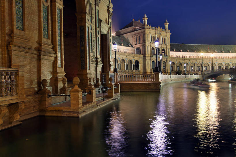 无人,横图,室外,夜晚,城市,建筑,路灯,西班牙,反射,历史,西班牙广场,摄影,照亮,塞维尔,死水,彩图