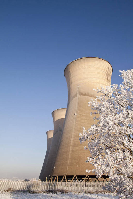 无人,竖图,室外,白天,烟囱,雪,建筑,英国,废弃,冬天,霜,天空,发电站,寒冷,工业,摄影,能源,报废,废物,丢弃,放弃,抛弃,冷却塔,摈弃,彩图,屏弃,摈斥,摒除